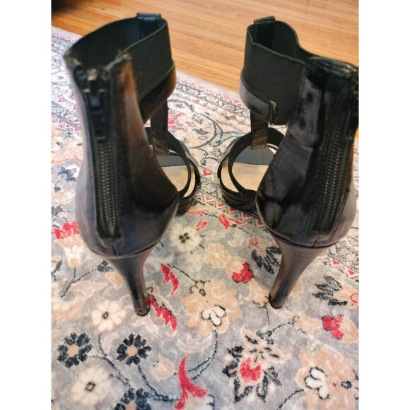 Nine West Black Patent Strappy Ankle High Heel Sandals w/Back Zipper. Size 8 - Picture 4 of 9